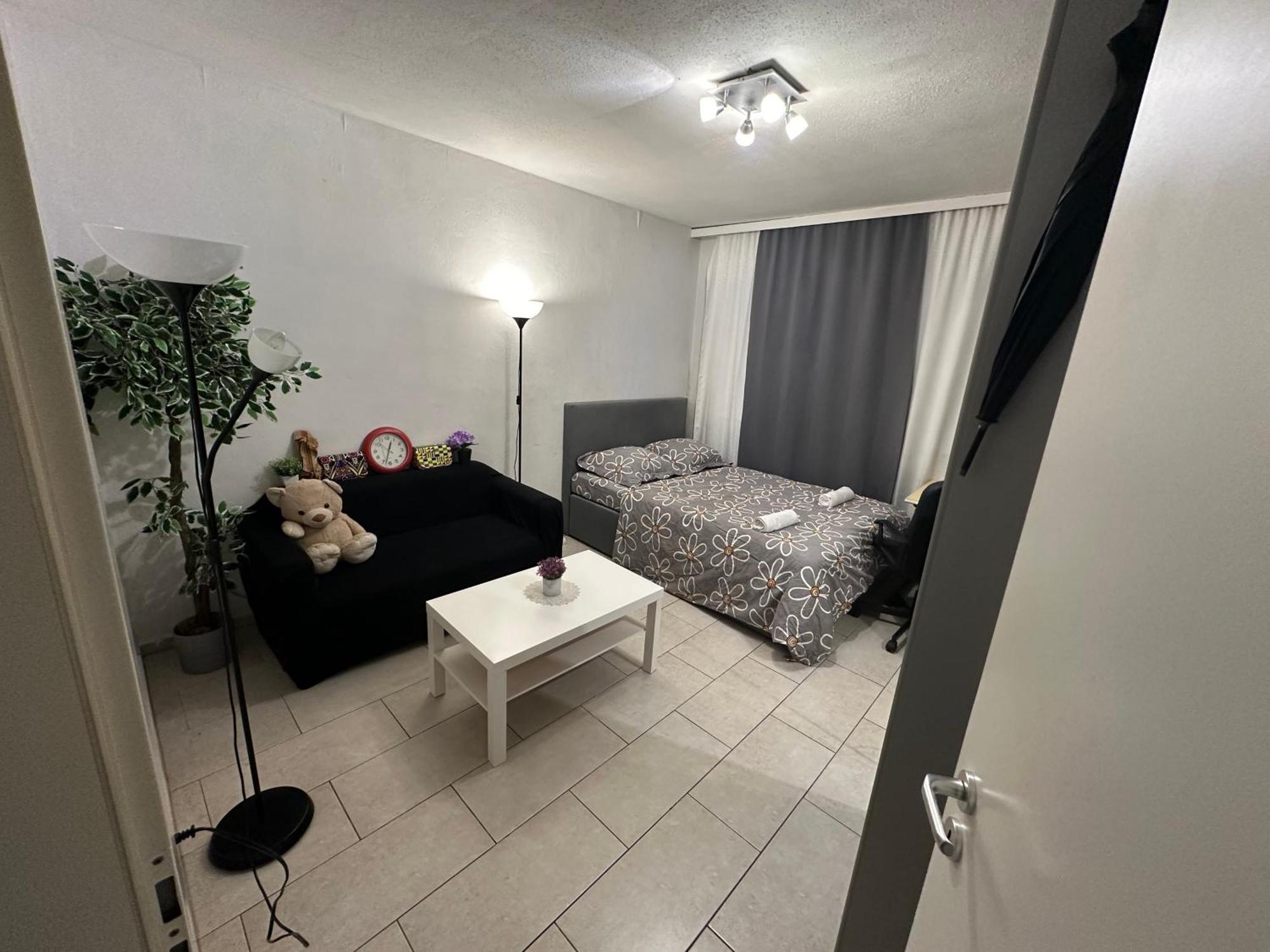 Schoenes Zimmer In Bahnhofsnaehe In Einer Wohnung Mit Grosser Terrasse Gießen Zewnętrze zdjęcie